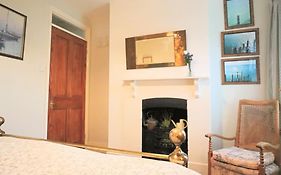 Cute Cottage 5 Min Walk From Cafes Station And Sea